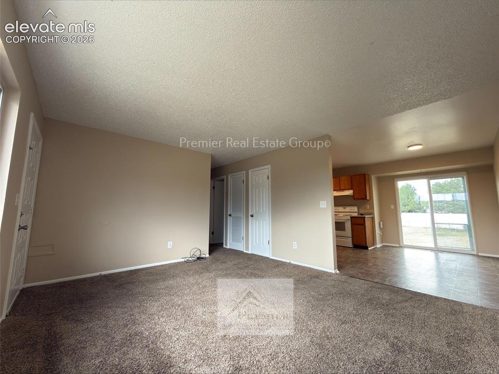 Image 4 of 18: Living Room