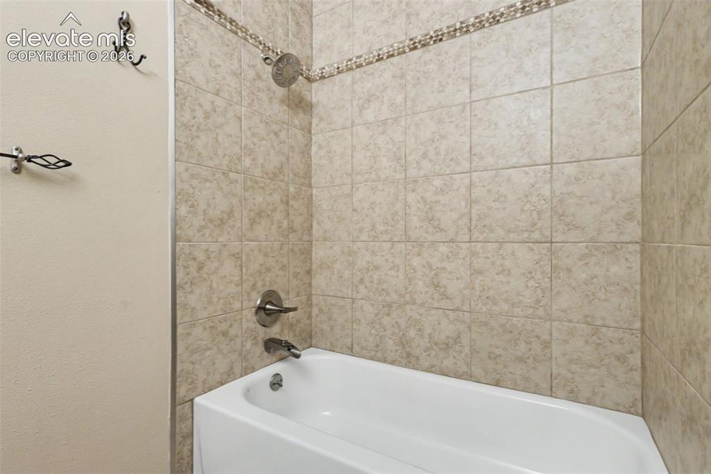 Image 16 of 31: Bathroom
