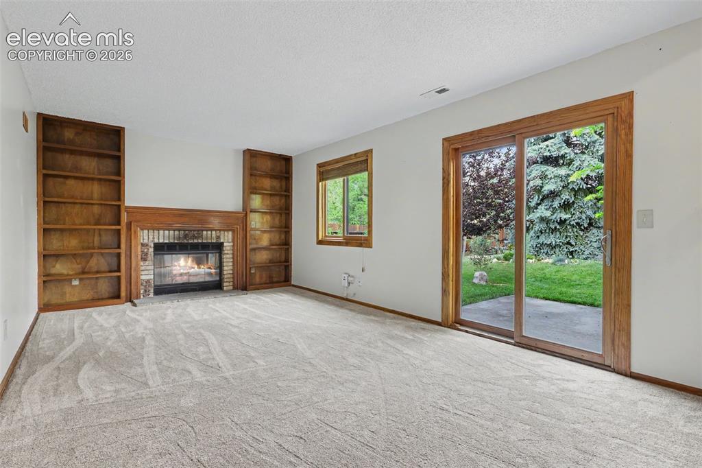 Image 8 of 31: Living Room
