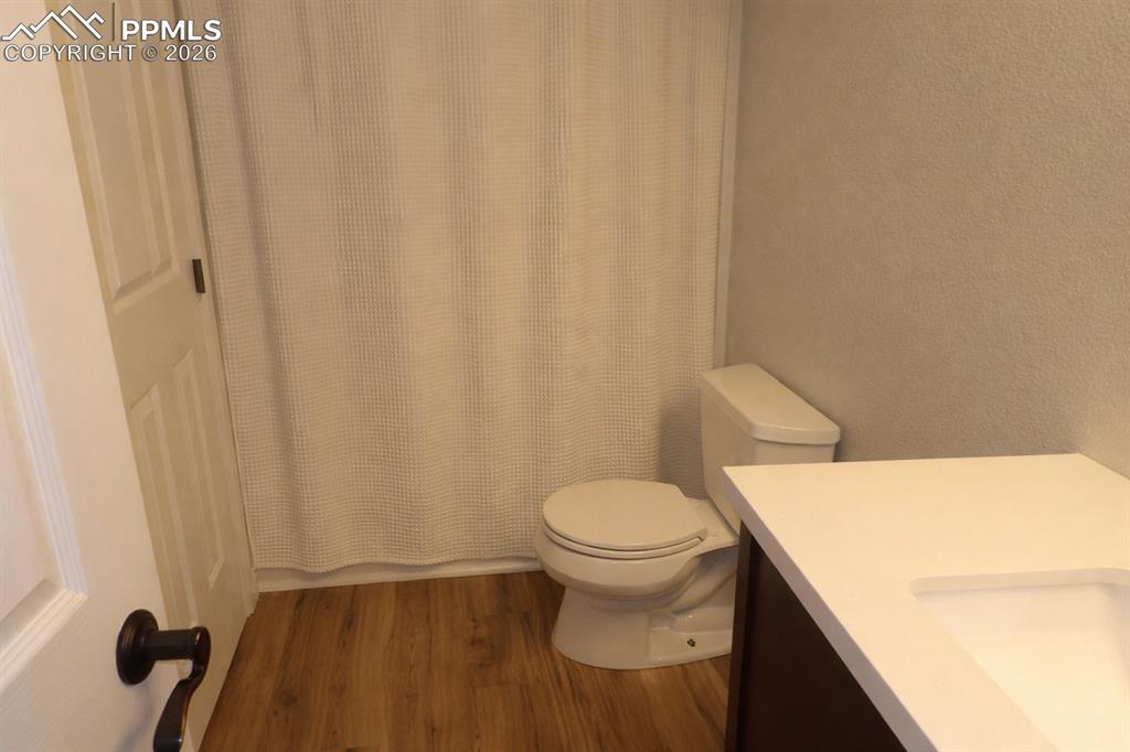 Image 10 of 18: Bathroom