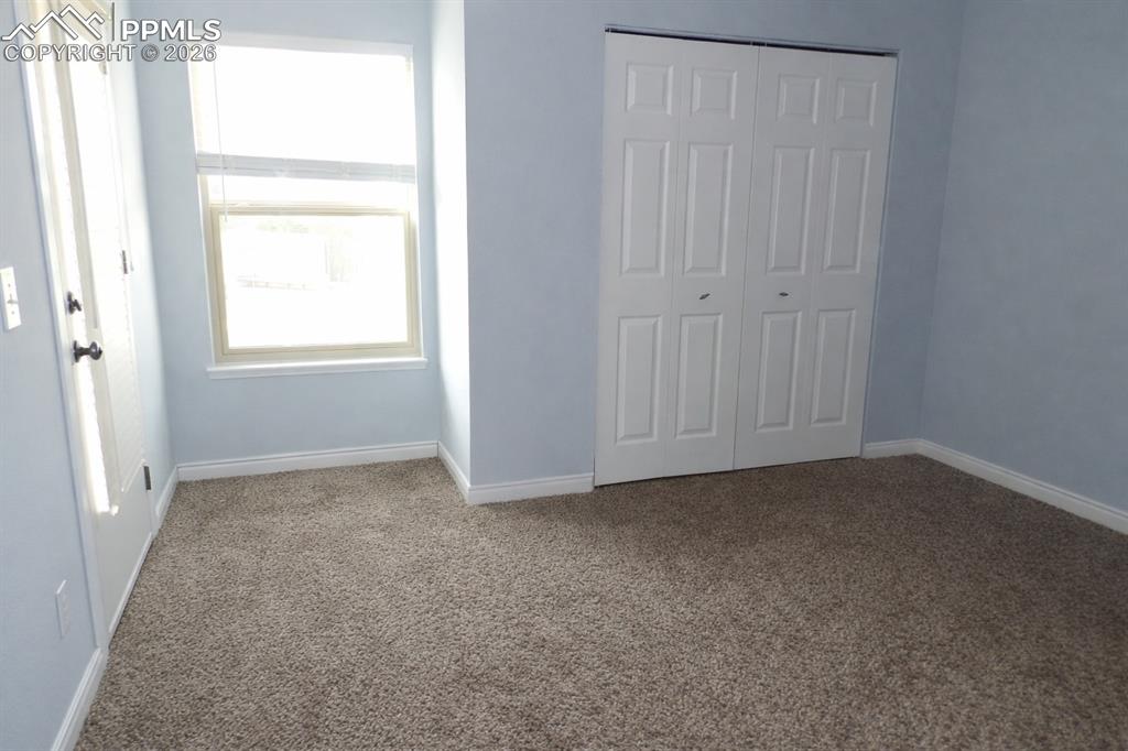 Image 11 of 18: Bedroom