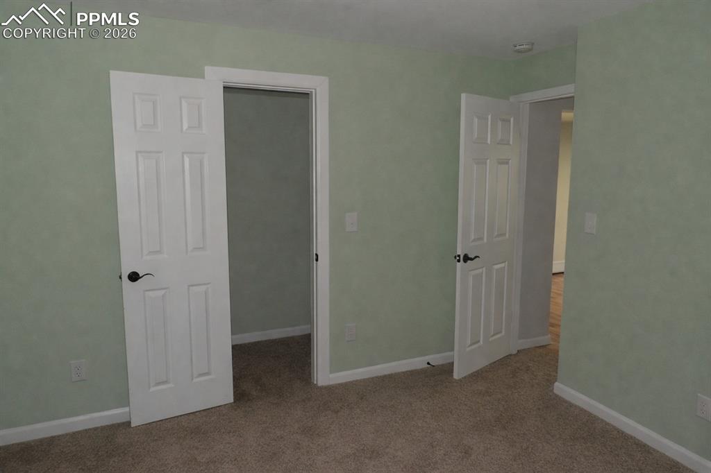 Image 13 of 18: Bedroom