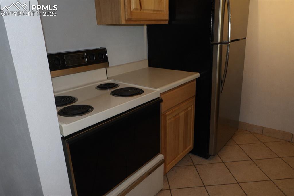 Image 16 of 18: Kitchen