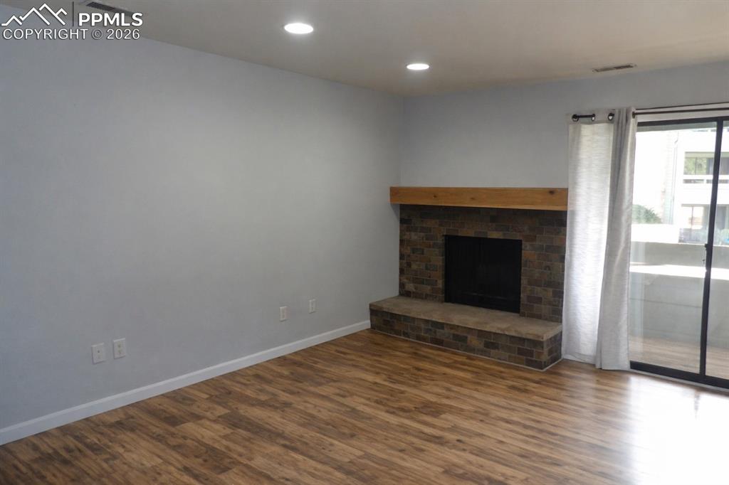 Image 8 of 18: Living Room