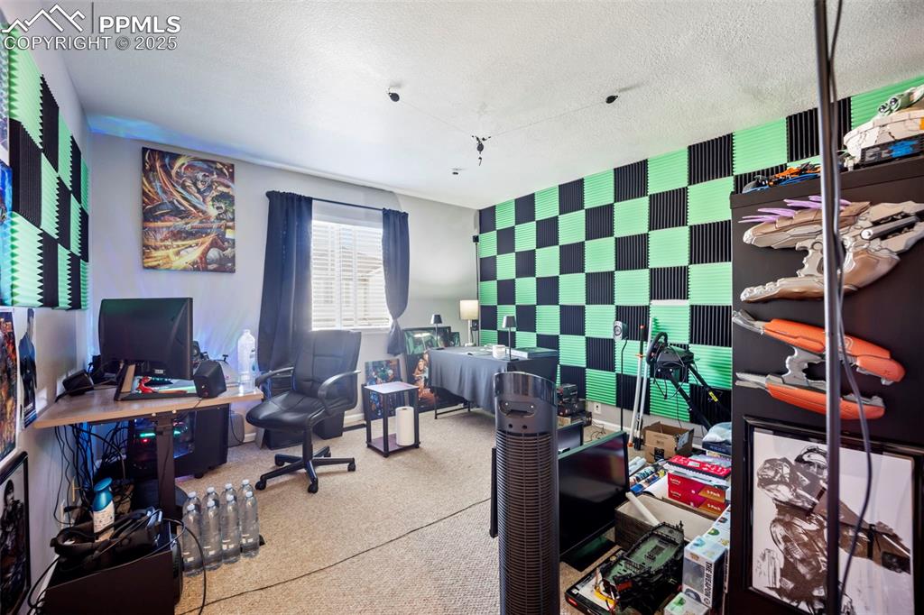Image 19 of 36: Bedroom