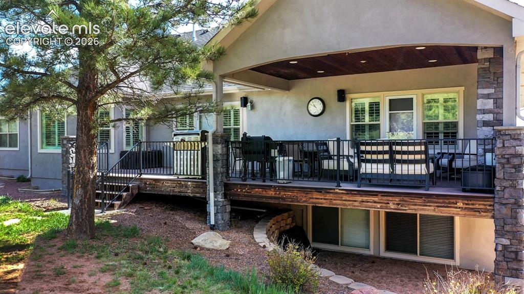 Image 36 of 44: Deck