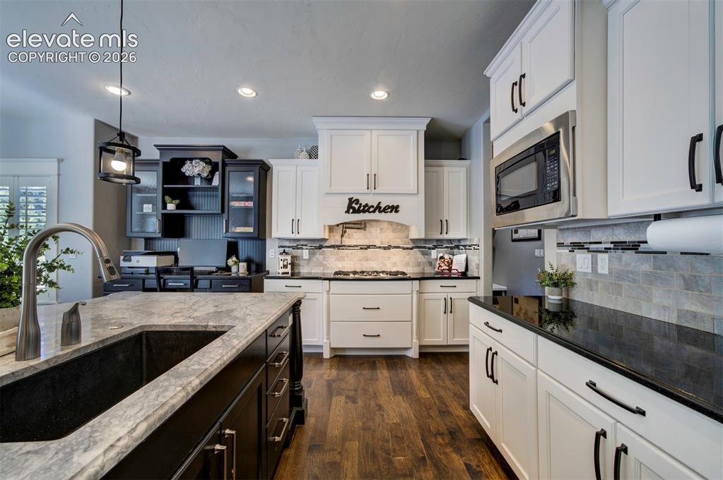 Image 7 of 44: Gas Cooktop with Pot filler