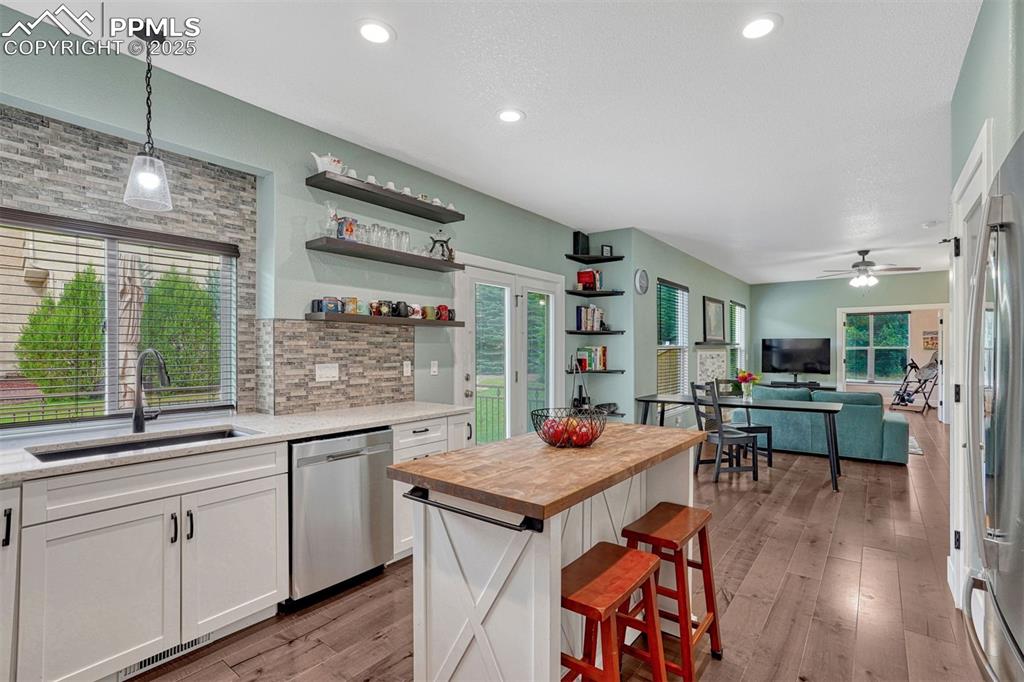 Image 12 of 37: Kitchen