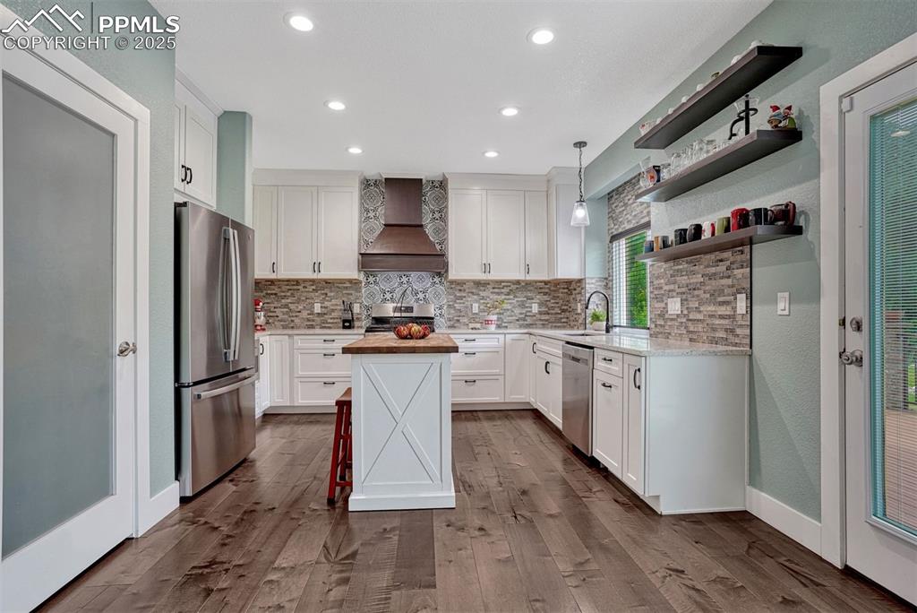 Image 13 of 37: Kitchen