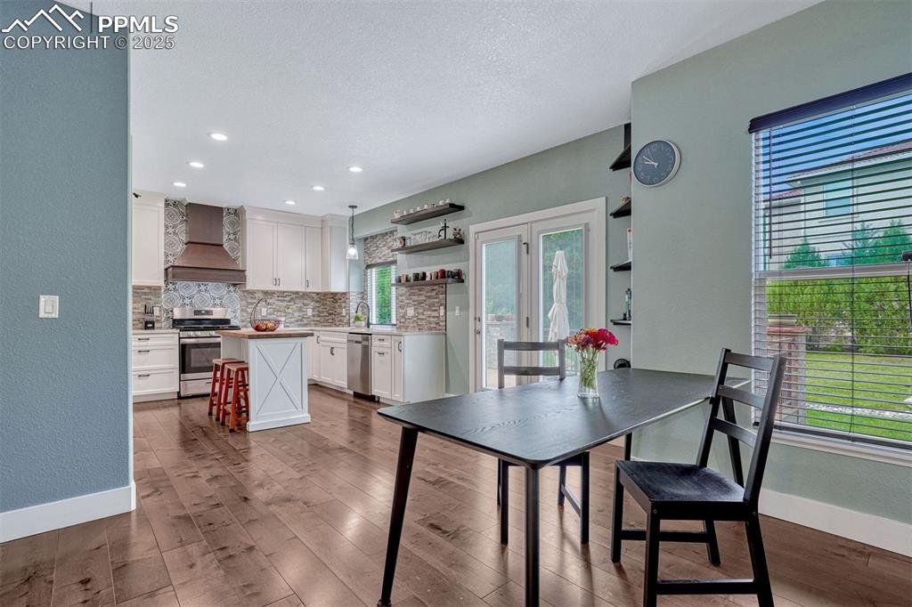 Image 14 of 37: Dining Area