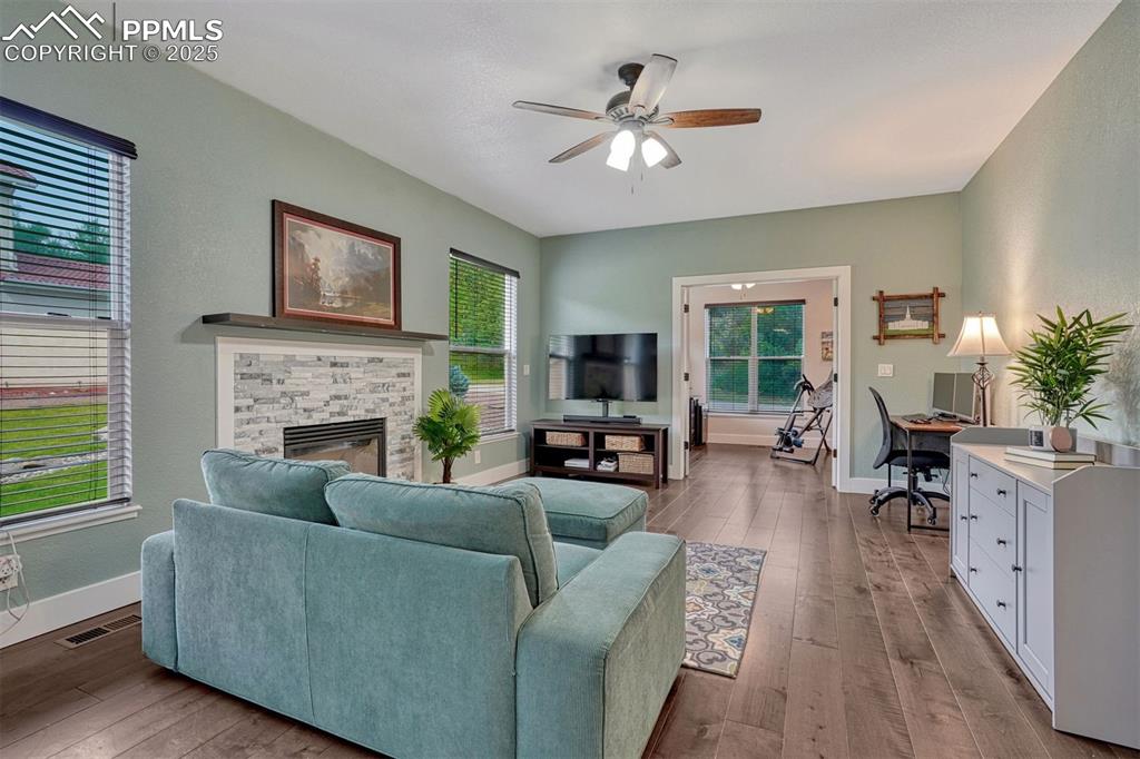 Image 15 of 37: Living Room