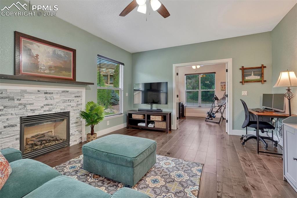 Image 17 of 37: Living Room