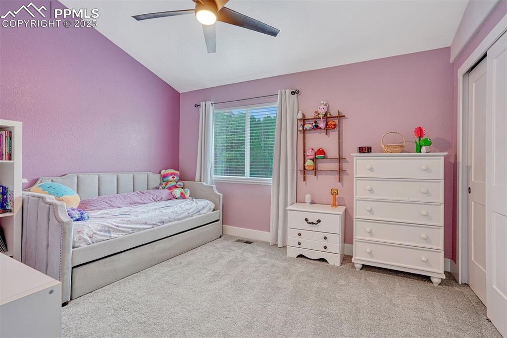 Image 25 of 37: Bedroom