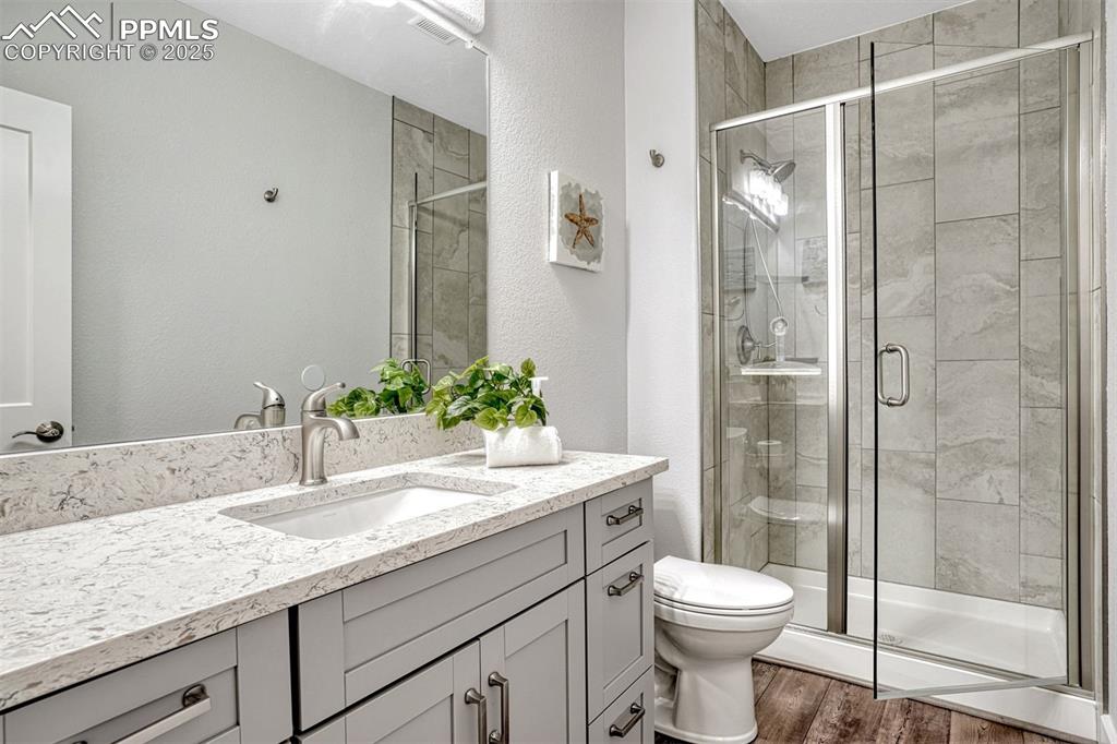 Image 32 of 37: Bathroom