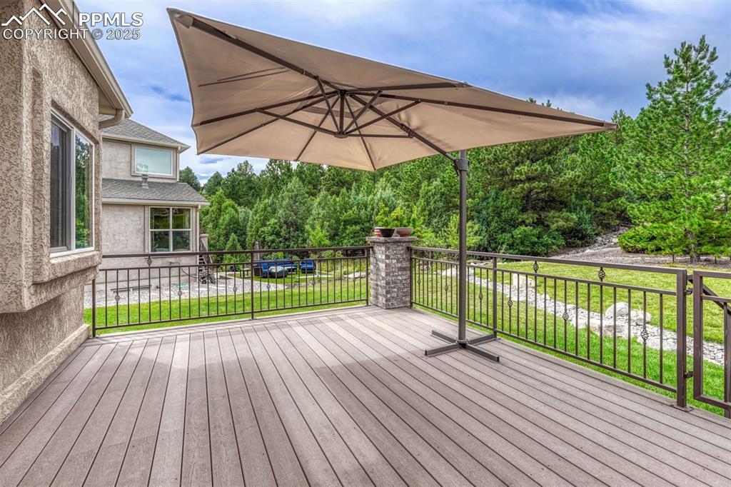 Image 33 of 37: Deck