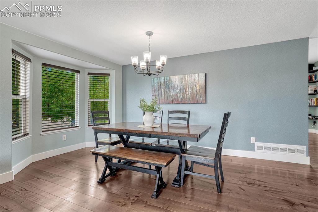 Image 4 of 37: Dining Area