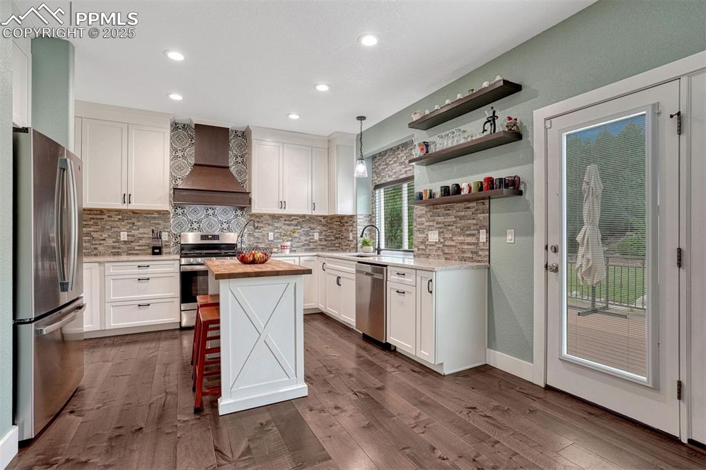 Image 5 of 37: Kitchen