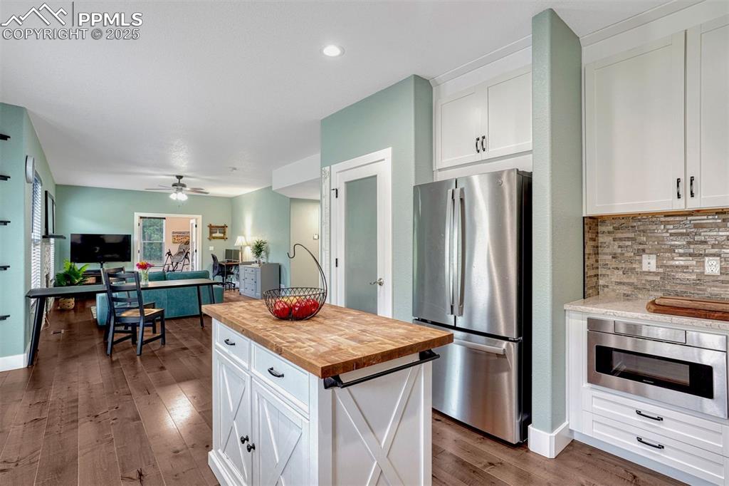 Image 8 of 37: Kitchen