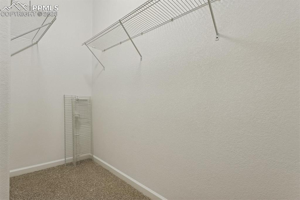 Image 15 of 30: Closet