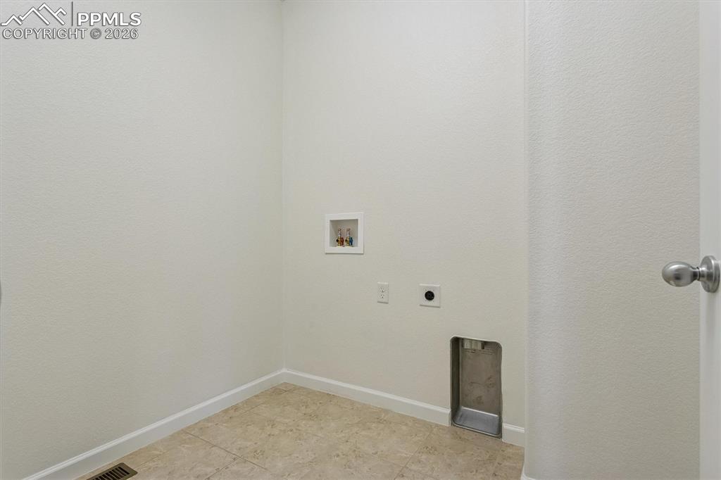 Image 16 of 30: Laundry