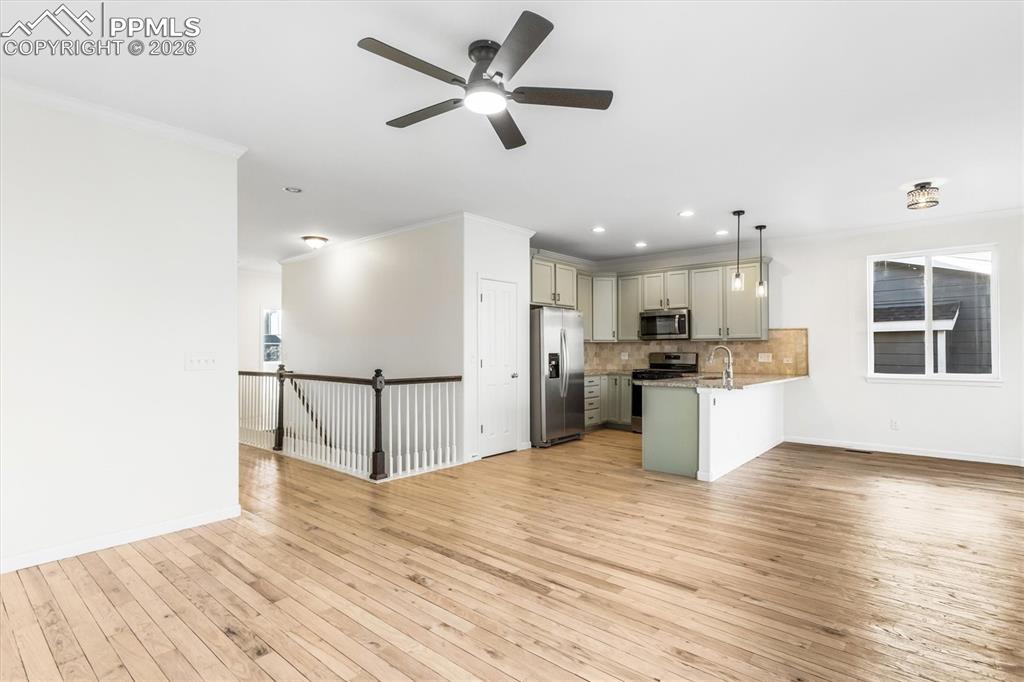 Image 4 of 30: Kitchen