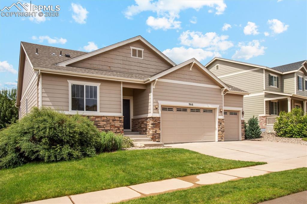 Image 5 of 30: Front of Structure