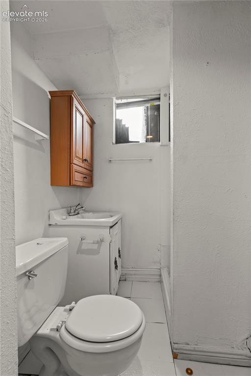 Image 19 of 27: Bathroom