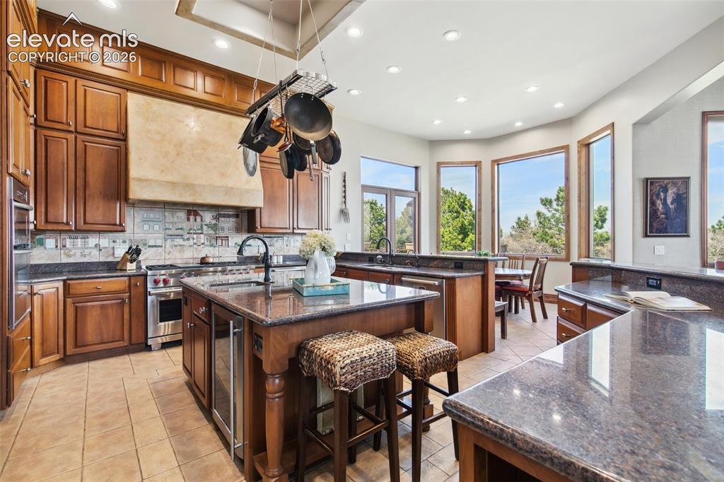 Image 11 of 50: Kitchen