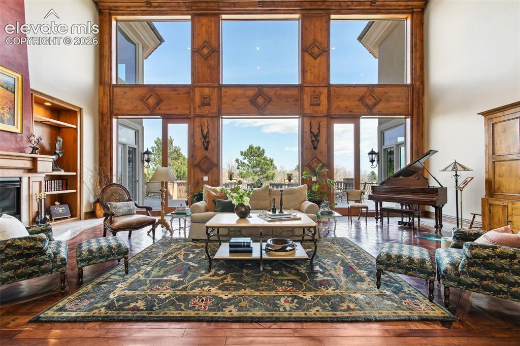 Image 9 of 50: Living Room