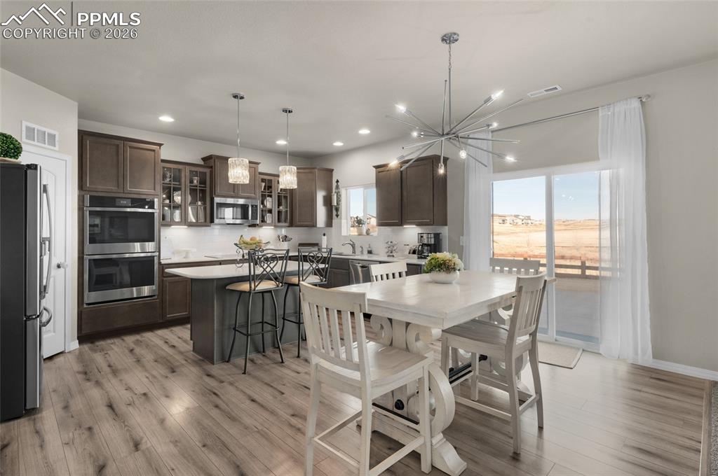 Image 10 of 39: Dining Area