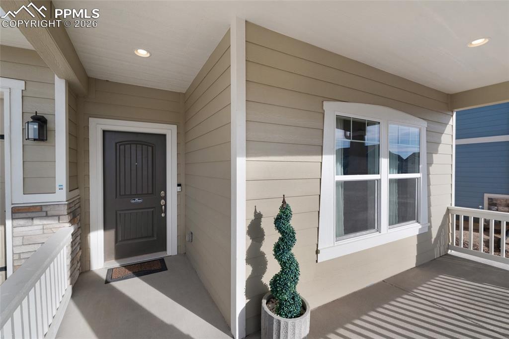 Image 4 of 39: Entry