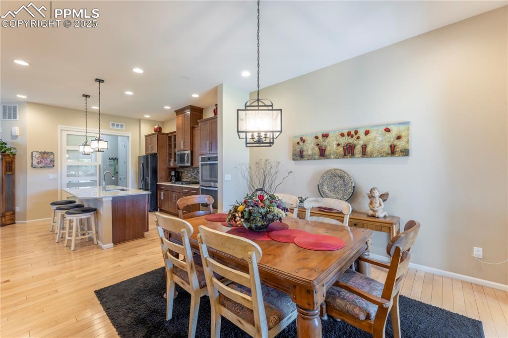 Image 13 of 41: Dining Area