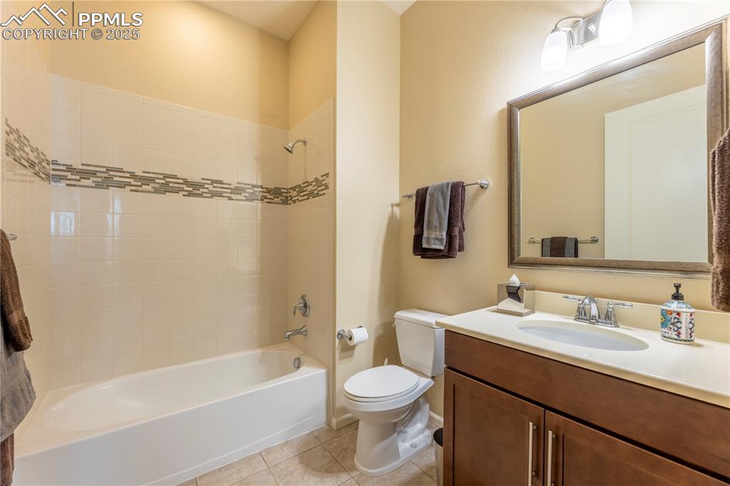 Image 18 of 41: Bathroom