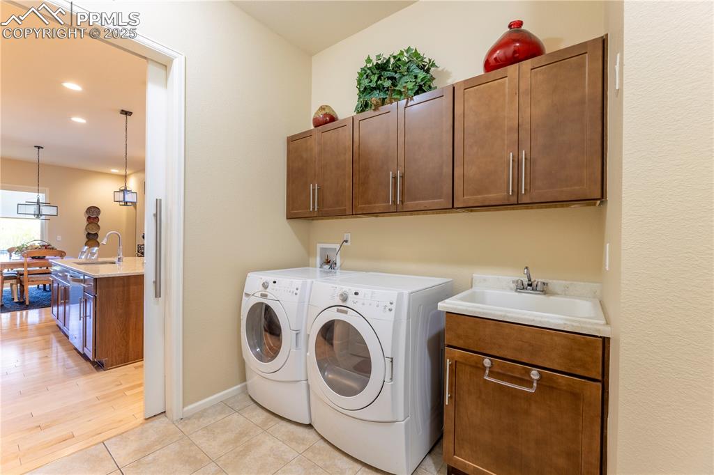 Image 19 of 41: Laundry