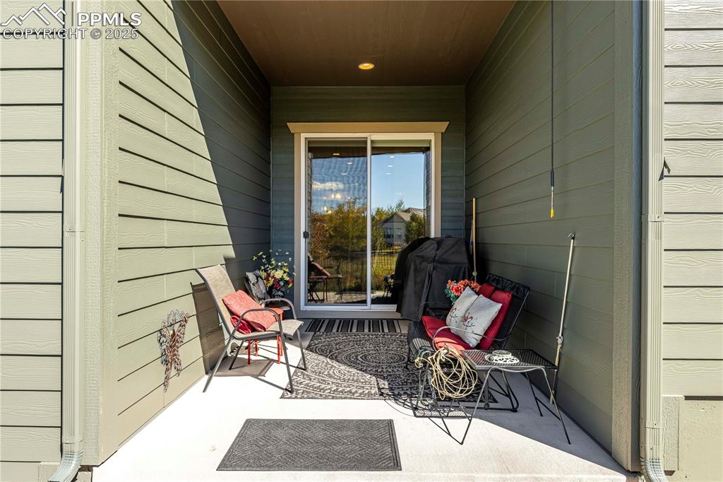 Image 27 of 41: Patio