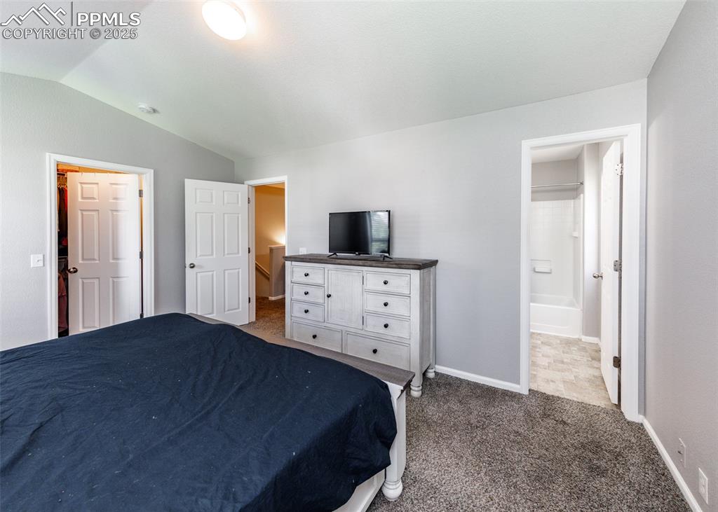 Image 16 of 28: Bedroom