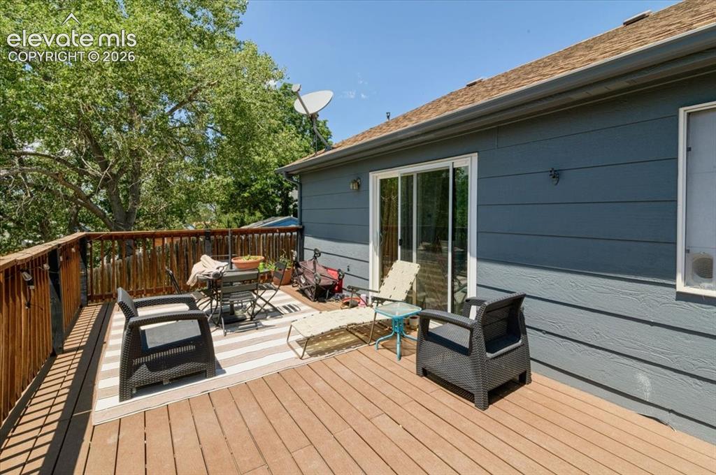 Image 8 of 12: Deck