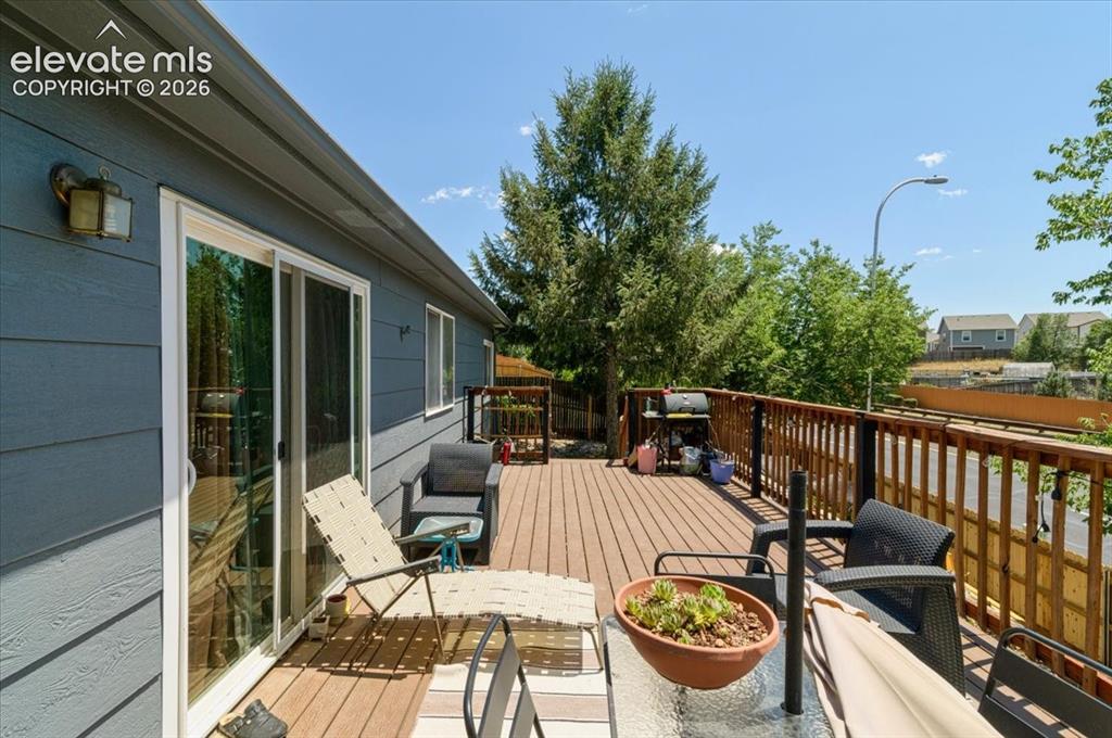 Image 9 of 12: Deck