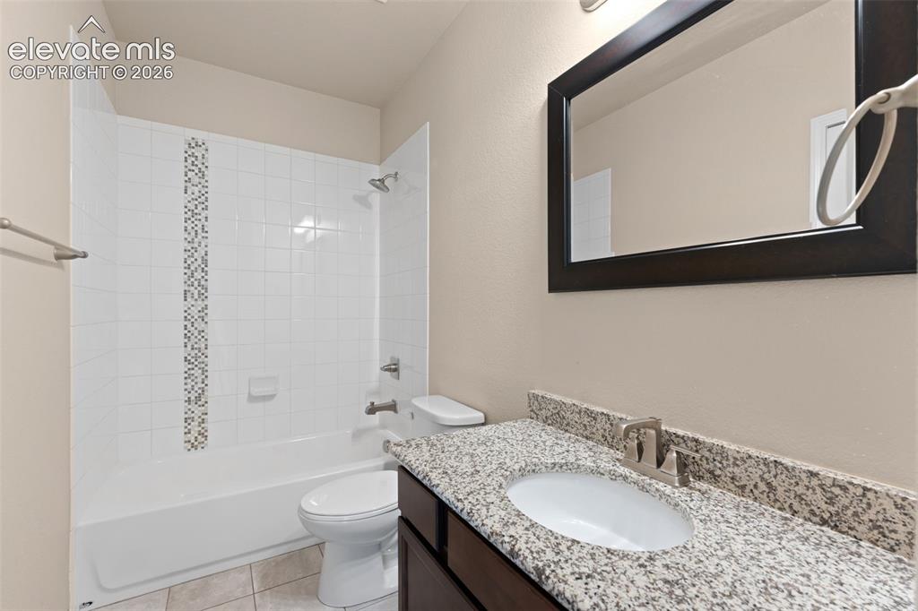 Image 12 of 34: Bathroom