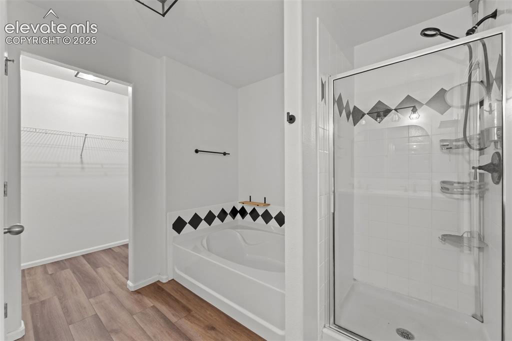 Image 18 of 37: Bathroom
