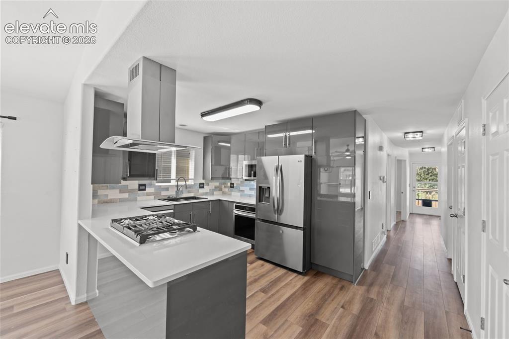 Image 8 of 37: Kitchen