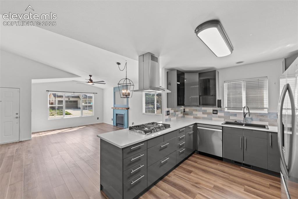 Image 9 of 37: Kitchen