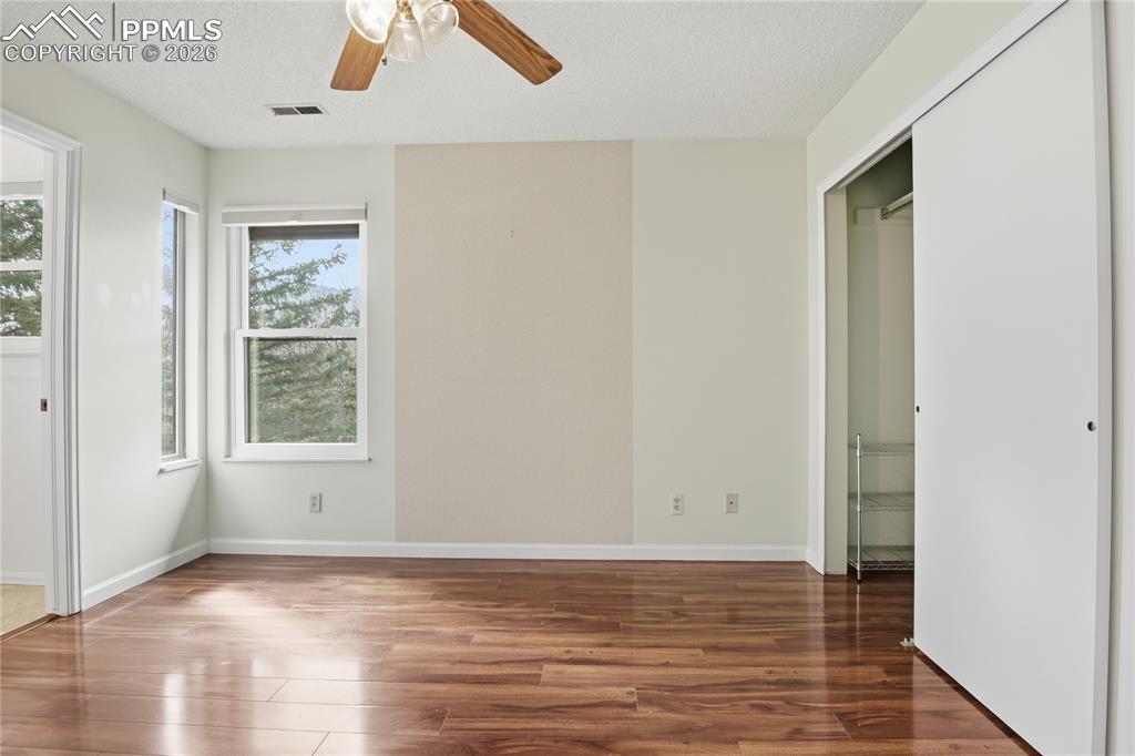 Image 10 of 24: Bedroom