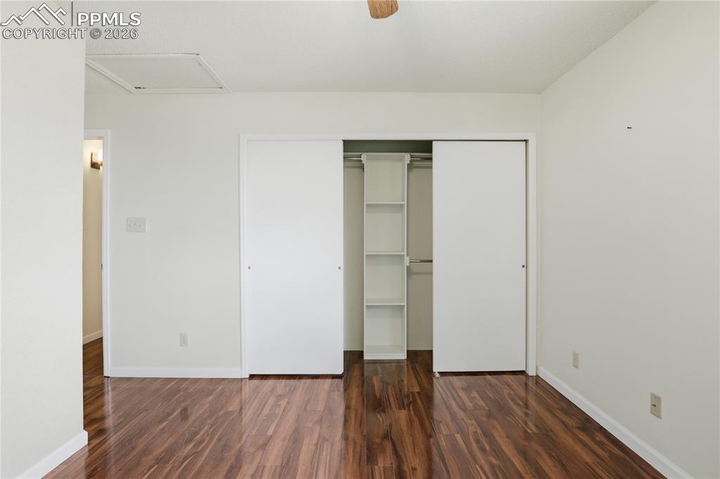 Image 13 of 24: Bedroom