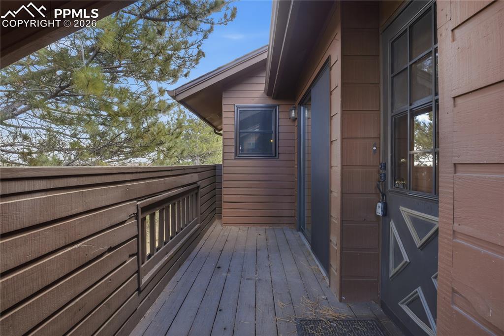 Image 20 of 24: Deck