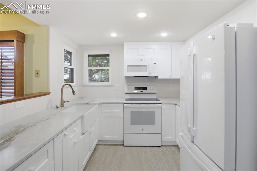 Image 6 of 24: Kitchen