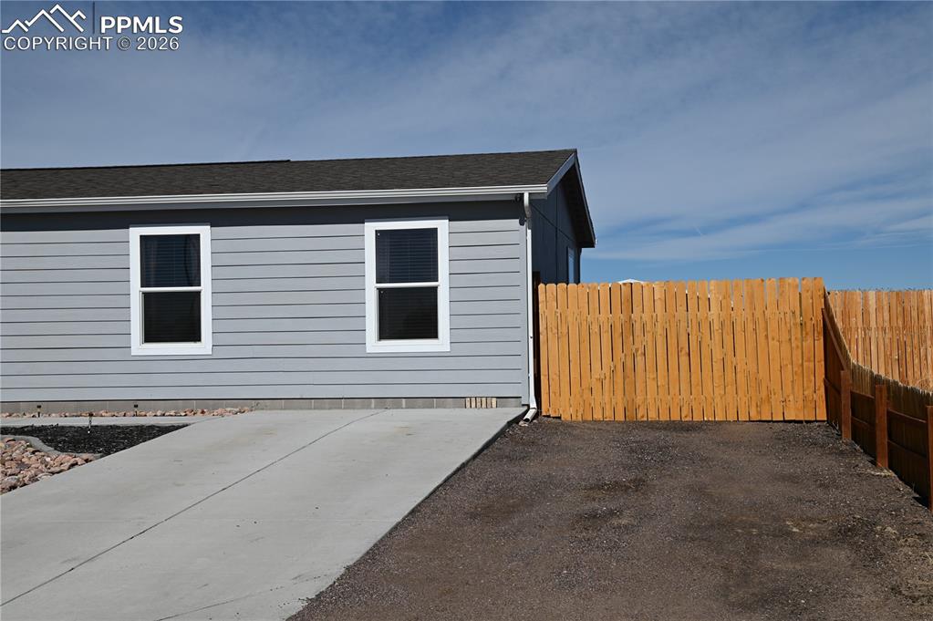 Image 12 of 50: Side of Structure