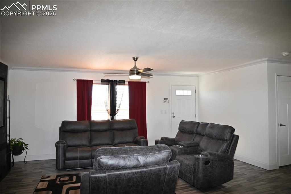 Image 16 of 50: Living Room