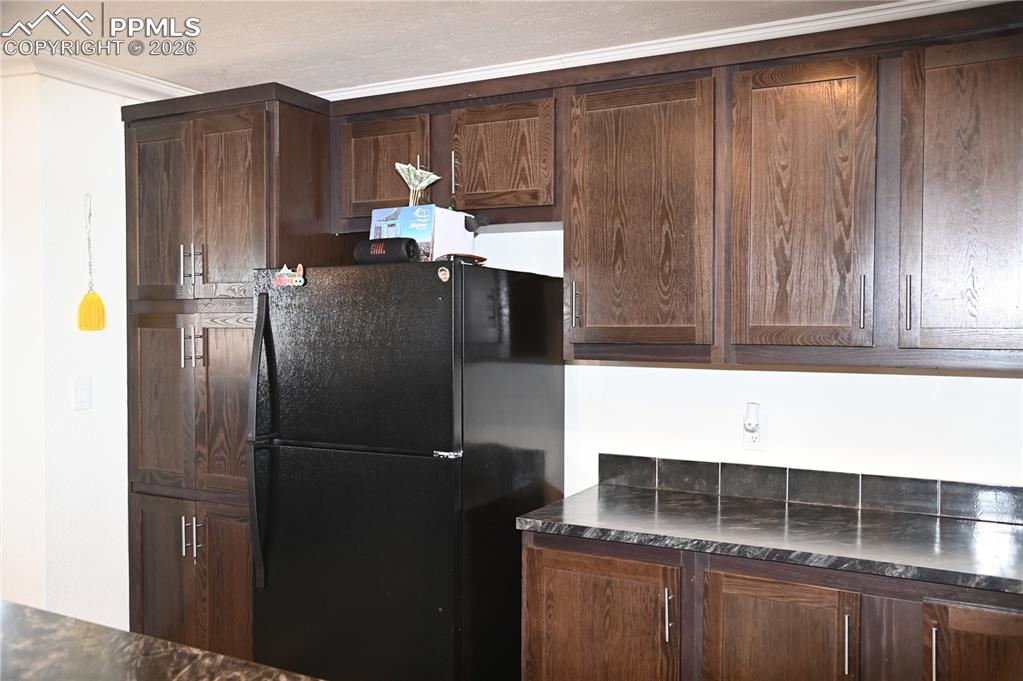 Image 23 of 50: Kitchen