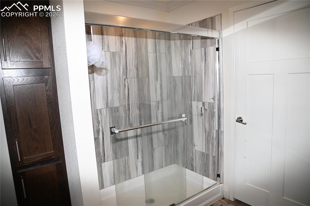 Image 30 of 50: Bathroom